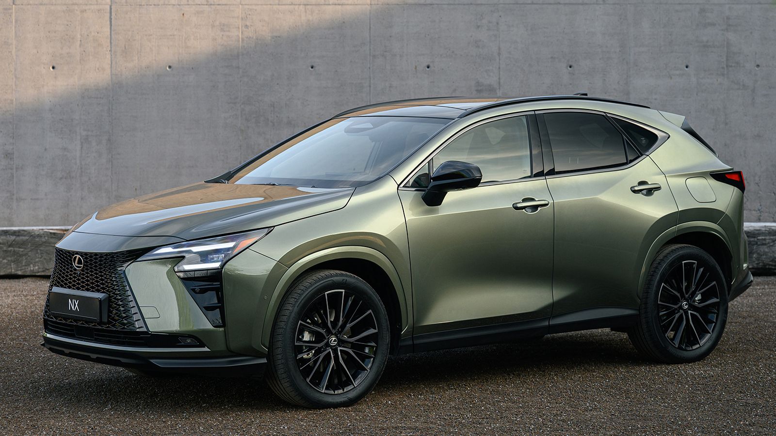 Ανανεωμένο Lexus NX: Φρέσκια εμφάνιση, έως 307 PS & φουλ αναβαθμισμένο